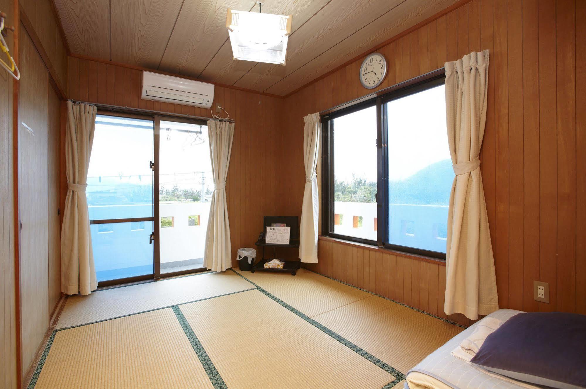 Minshuku Yadokari Hotel Замами Екстериор снимка