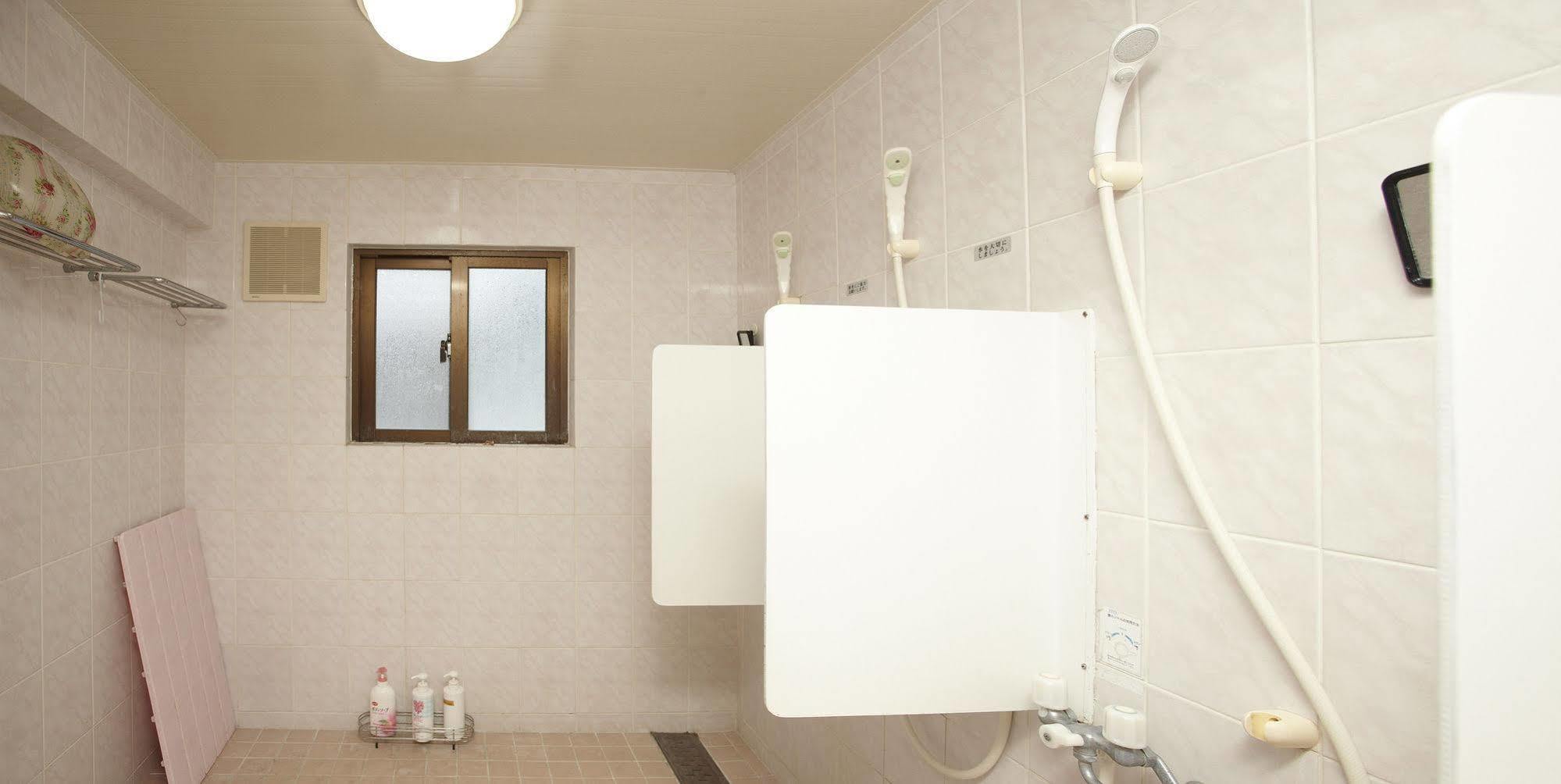 Minshuku Yadokari Hotel Замами Екстериор снимка