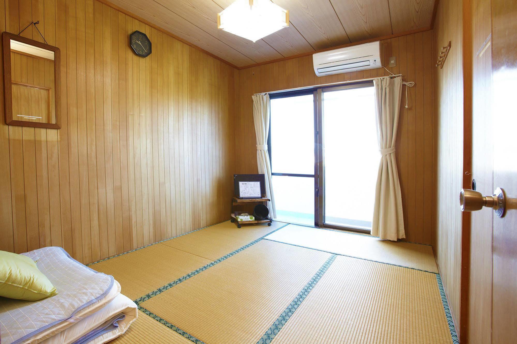 Minshuku Yadokari Hotel Замами Екстериор снимка