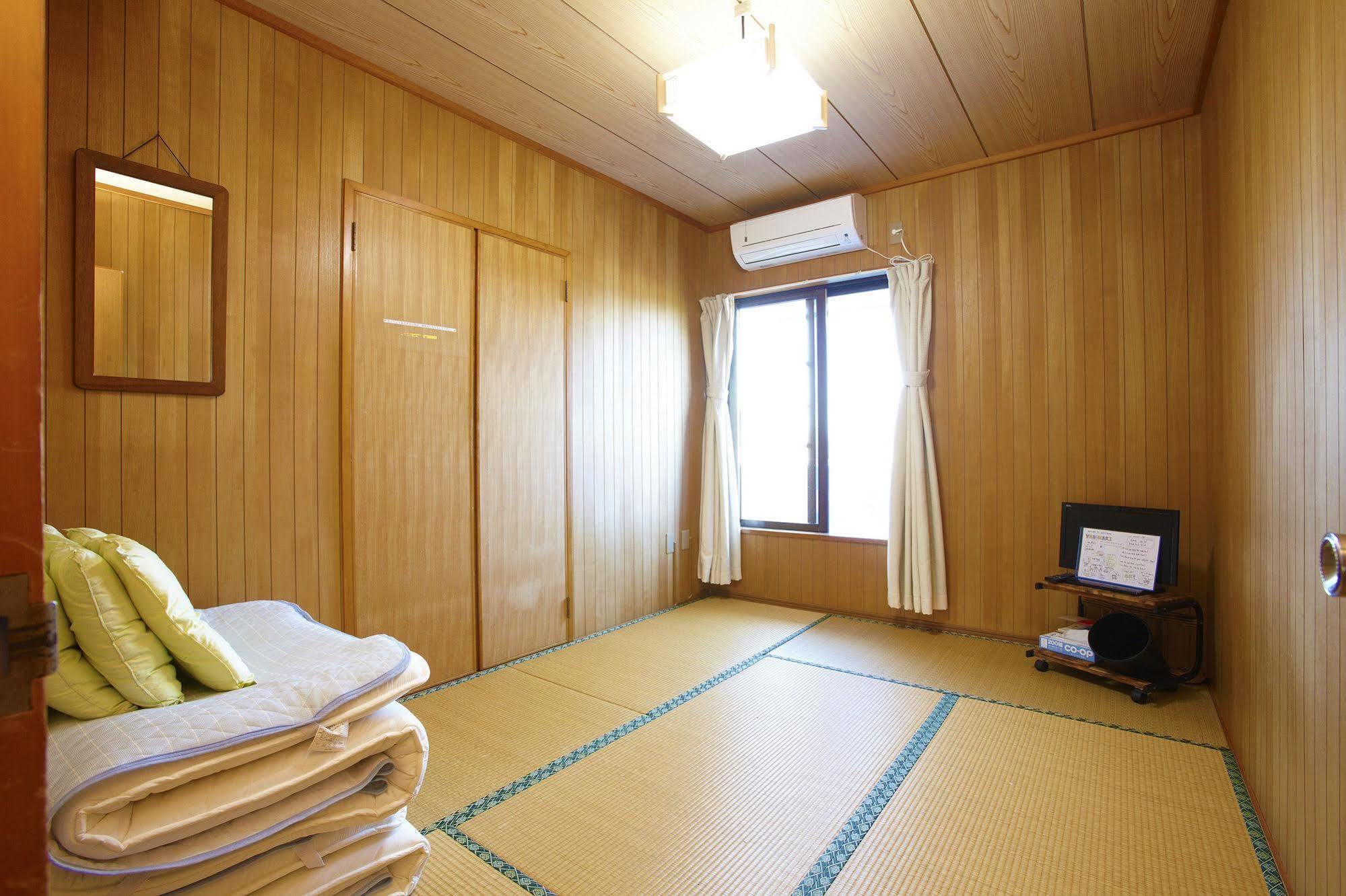 Minshuku Yadokari Hotel Замами Екстериор снимка