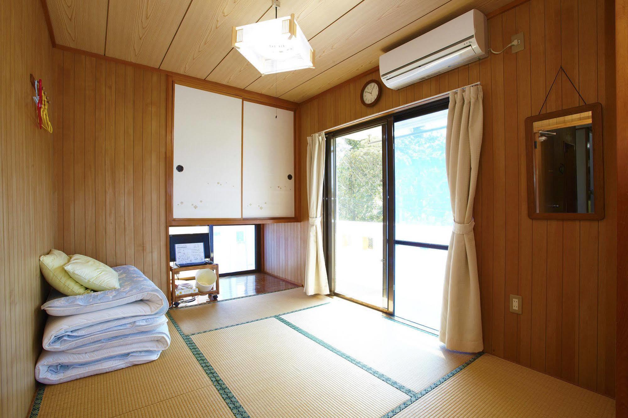 Minshuku Yadokari Hotel Замами Екстериор снимка