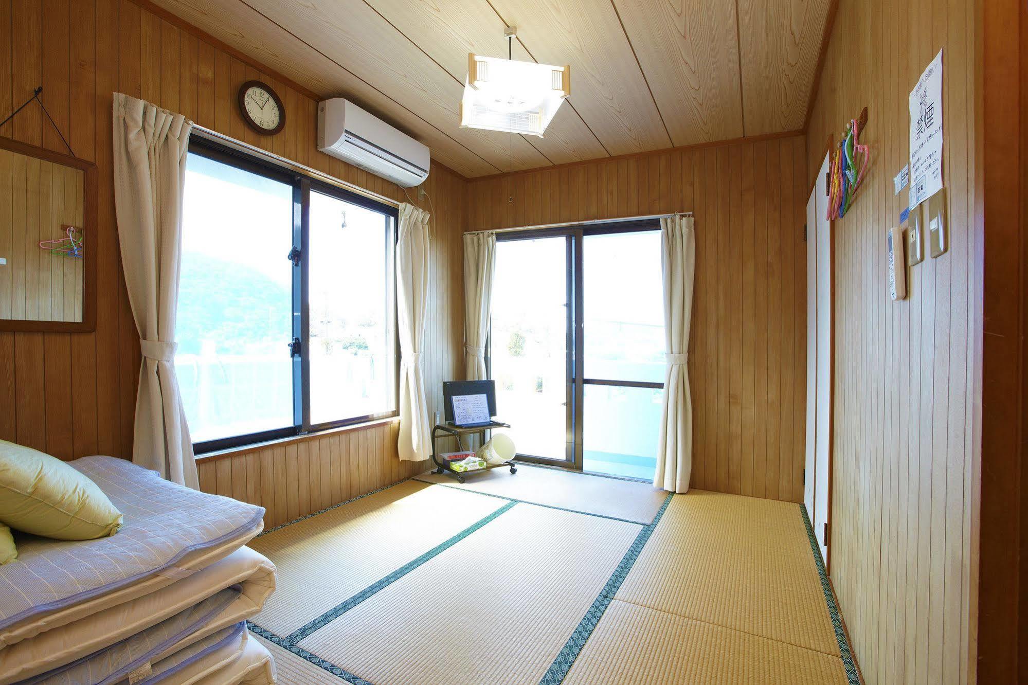 Minshuku Yadokari Hotel Замами Екстериор снимка